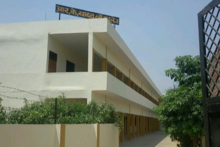 https://cache.careers360.mobi/media/colleges/social-media/media-gallery/22249/2018/12/4/Campus view of RK Yadav Law College Allahabad_Campus-view.jpg